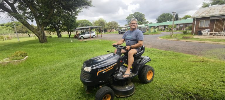 Vergeet my nie: Steve Tshwete vergeet dalk, maar AfriForum onthou dié aftree-oord